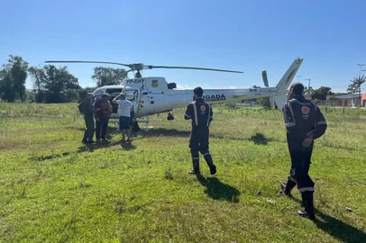Embarcação que naufragou na Lagoa dos Patos é localizada após dois dias e tripulantes são resgatados, diz BM<!-- NICAID(15969014) -->