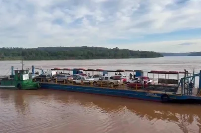Travessias por balsa entre Brasil e Argentina voltam a operar normalmente na fronteira do noroeste do RS<!-- NICAID(16365764) -->
