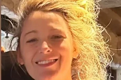 Blake Lively posta foto descabelada nos stories