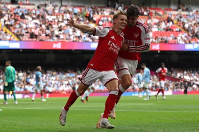 Arsenal's Norwegian midfielder #08 Martin Odegaard (C) celebrates with Arsenal's German midfielder #29 Kai Havertz (R) after scoring their third goal during the English FA Community Shield football match between Arsenal and Manchester City at The Principality Stadium, in Cardiff, south Wales on August 16, 2026. (Photo by Adrian DENNIS / AFP)<!-- NICAID(16346705) -->
