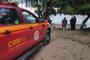 Bombeiros fazem buscas por homem que desapareceu após naufrágio de barco pesqueiro em praia de Belém Novo, no Guaíba, em Porto Alegre.<!-- NICAID(15097908) -->