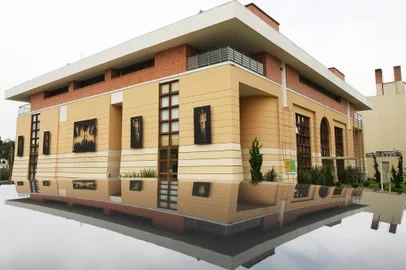 *** Casa das Artes - Especial ***Guerreiros de Xico Stockinger que foram afixados na Fundação Casa das Artes, em Bento Gonçalves. Fonte: Especial<!-- NICAID(2605782) -->