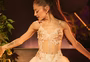 Os looks da turnê de Ariana Grande transformam a Eternal Sunshine Tour em um desfile de alta moda