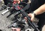 VÍDEO: polícia prende suspeitos e apreende pistolas, submetralhadora e fuzis em operação