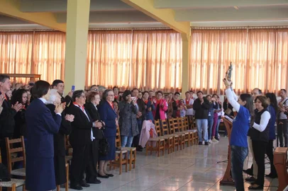 4ª Romaria da Família Scalabriniana reúne centenas de pessoas no Santuário de Caravaggio, em Farroupilha O encontro começou às 9h, com acolhida, momentos de reflexão, de adoração, récita do terço e uma missa<!-- NICAID(15257378) -->