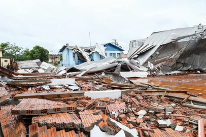 FLORES DA CUNHA, RS, BRASIL, 09/12/2025. Alfredo Chaves contabiliza prejuízos após a passagem do ciclone tropical, que afetou áreas urbanas e rurais do município. (Neimar De Cesero/Agência RBS)Indexador: Neimar De Cesero<!-- NICAID(16183243) -->