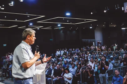 Pesquisa Atlas Intel mostra que Tarcísio se consolida como adversáriod e Lula <!-- NICAID(16126761) -->