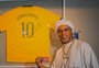 Ronaldinho recebe homenagem em clube da Capital; veja fotos