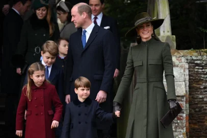 (From L) Britain's Princess Charlotte of Wales, Britain's Prince George of Wales, Britain's Prince William, Prince of Wales, Britain's Prince Louis of Wales and Britain's Catherine, Princess of Wales leave at the end of the Royal Family's traditional Christmas Day service at St Mary Magdalene Church in Sandringham, Norfolk, eastern England, on December 25, 2022. (Photo by Daniel LEAL / AFP)<!-- NICAID(15304188) -->