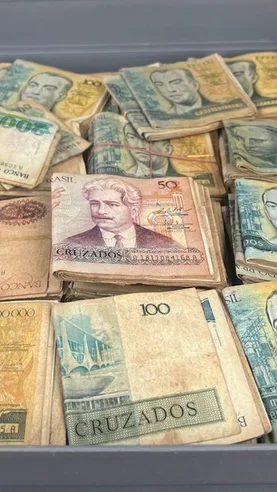 Cofre com cédulas antigas é encontrado em Carazinho