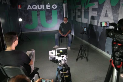 CAXIAS DO SUL, RS, BRASIL, 14/02/2025. Reportagem especial sobre os 50 Anos do Estádio Alfredo Jaconi. Na foto, Newton Fernando de Carvalho, ex-funcionário e filho do ex-presidente do Juventude, Lauro de Carvalho. (Porthus Junior/Agência RBS)<!-- NICAID(15976981) -->