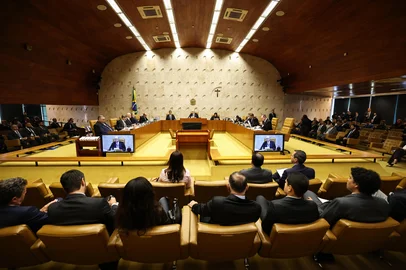 BRASÍLIA, DF, BRASIL, 15-09-2026: O plenário do Supremo Tribunal Federal (STF) se reúne nesta terça-feira (15) para analisar relatório sobre a ligação do ministro Alexandre de Moraes com o banqueiro Daniel Vorcaro, ex-dono do Banco Master, e decidir se o ministro será investigado. Na corte, espera-se que as tensões cheguem ao ápice, sem espaço para pacificação. Ao iniciar a sessão, o presidente do STF, Edson Fachin, mencionou o período difícil pelo qual passa a corte e destacou que o Supremo não deve julgar pessoas, mas, sim, fatos. "A decisão pertence ao plenário, não a um ministro individualmente", declarou. O procurador Paulo Gonet, que foi citado por Vorcaro em mensagens, também participa da sessão. Foto: Alejandro Zambrana/STF/DivulgaçãoIndexador: Antonio Augusto<!-- NICAID(16365916) -->