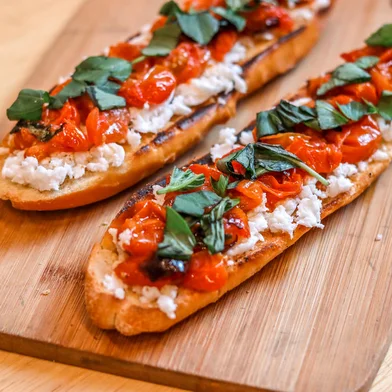 happy hour, tabua, destemperados, vinho, caponata, batata, homus, azeitona empanada, bruschetta, queijo folhado<!-- NICAID(15510118) -->