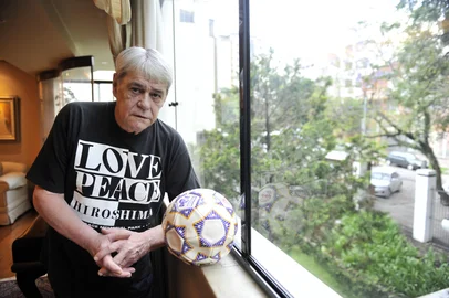 Lívia Stumpf / Agencia RBS PORTO ALEGRE, RS, BRASIL 10/10/12 - Otacílio Gonçalves da Silva Júnior, 72 anos, ex-professor de educação física e técnico de futebol(Foto: LÍVIA STUMPF / DIÁRIO GAÚCHO)<!-- NICAID(8696001) -->