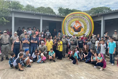 retomada do ano letivo nas escolas estaduais nesta segunda-feira (19) também foi marcada pela Operação Volta às aulas da Brigada Militar.<!-- NICAID(15683173) -->