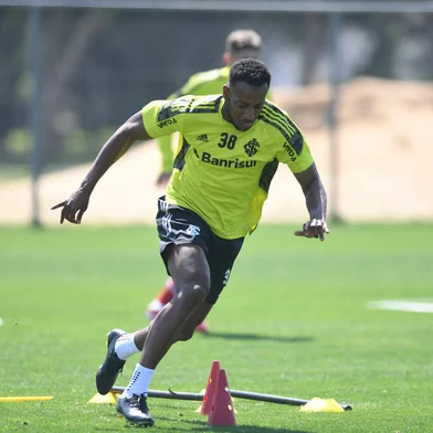 futebo, Inter, Moisés<!-- NICAID(14901908) -->