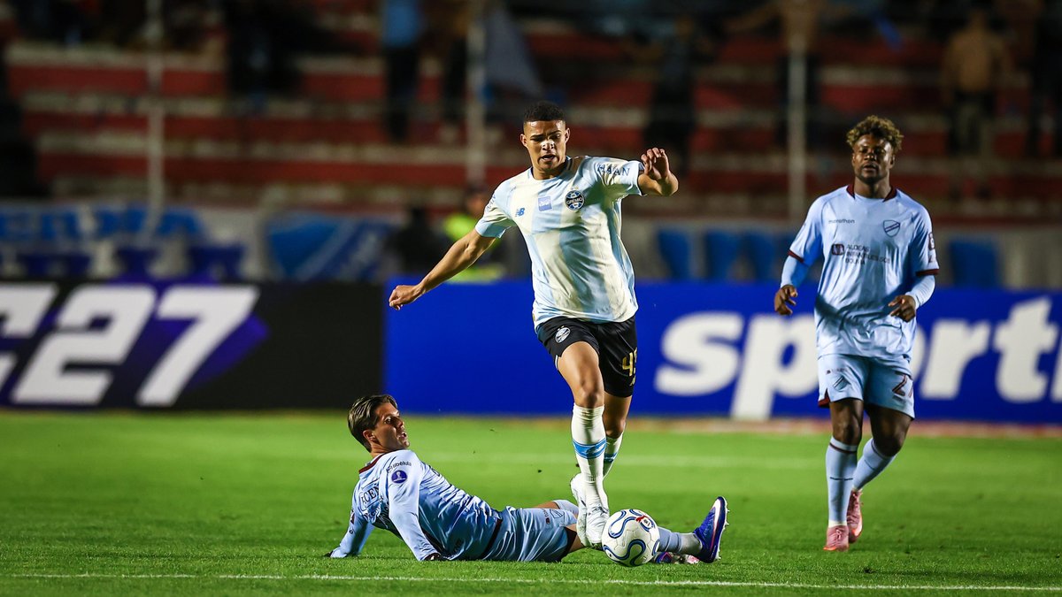 Conmebol abre três expedientes disciplinares contra o Grêmio por atrasos na altitude