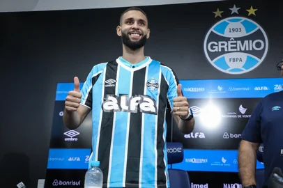 Apresentação Wagner Leonardo e Lucas EstevesRS - EVENTOS - 18/02/2025 - Apresentação Wagner Leonardo e Lucas Esteves - FOTO: CAROLINE MOTTA/GRÊMIO FBPA<!-- NICAID(15978795) -->