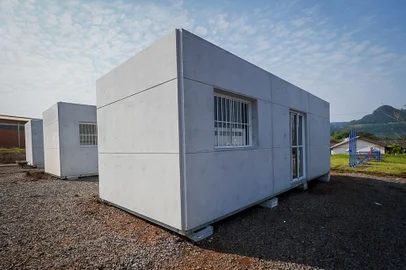 Primeiras casas temporárias para famílias atingidas pela enchente são entregues em Encantado<!-- NICAID(15834533) -->