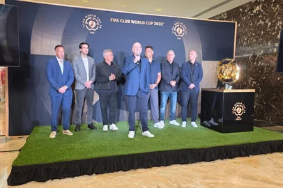 Tropa de choque de Gianni Infantino possui Del Piero, Kaká, Roberto Baggio, Ronaldo, Stoichkov e Cambiasso.