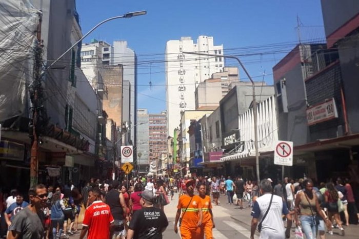 Em Porto Alegre, movimento intenso faz lojistas acreditarem em crescimento nas vendas de Natal | GZH Em Porto Alegre, movimento intenso faz lojistas acreditarem em crescimento nas vendas de Natal | GZH