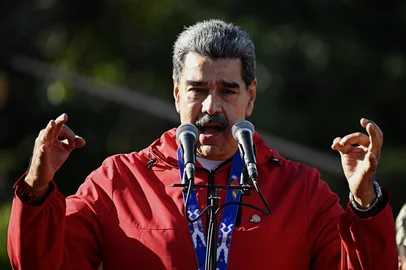 Venezuela's President Nicolas Maduro speaks during a march to commemorate the "Day of Indigenous Resistance" in Caracas on October 12, 2025. On Sunday, Venezuelan President Nicolás Maduro called opposition leader María Corina Machado a demonic witch, two days after she was awarded the Nobel Peace Prize. (Photo by Federico PARRA / AFP)Editoria: POLLocal: CaracasIndexador: FEDERICO PARRASecao: politics (general)Fonte: AFPFotógrafo: STF<!-- NICAID(16147054) -->