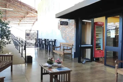 Conhecido pela sua atuação nos restaurantes do Parque de Eventos da Festa da Uva, o Tulipa comemora 16 anos. istrado pela família Schio, a marca possui dois espaços nos Pavilhões e outro na área central.  E para marcar o aniversário,  a equipe reuniu alguns números. Desde 2007, foram mais de 1,5 mil eventos realizados, entre corporativos e sociais. A história se iniciou nas Festas da Uva de 1996 e 1998, com istração da praça de alimentação. <!-- NICAID(15449784) -->