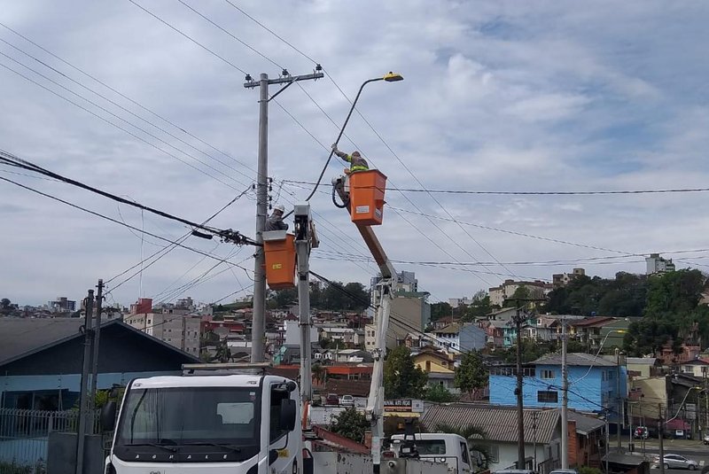 Prefeitura de Caxias estima trocar 1,5 mil lâmpadas queimadas até o final deste ano<!-- NICAID(14911215) -->