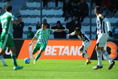 CAXIAS DO SUL, RS, BRASIL, 15/07/2023. Juventude x ABC, jogo válido pela 17º rodada da Série B do Campeonato Brasileiro, no Estádio Alfredo Jaconi. (Bruno Todeschini/Agência RBS)Indexador: BTK<!-- NICAID(15483723) -->