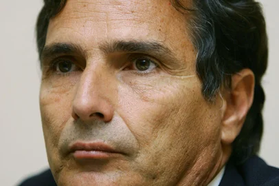 Nelson Piquet*A PEDIDO DE FILIPE PIMENTEL* Brasil, Brasília, DF. 14/10/2004. O ex-piloto de Fórmula 1 e empresário, Nelson Piquet, é visto durante entrevista coletiva para anunciar sociedade com a empresa Escola.com Educação a Distância Ltda. dos empresários, Paulo Milet e Nelson Silveira, no hotel Mercure em Brasília. - Crédito:JOEDSON ALVES/ESTADÃO CONTEÚDO/AE/Codigo imagem:33439Editoria: ECOLocal: BRASÕLIAIndexador: JOEDSON ALVESFonte: AGE-ESTADˆO CONTEŽDOFotógrafo: AGE<!-- NICAID(15135337) -->