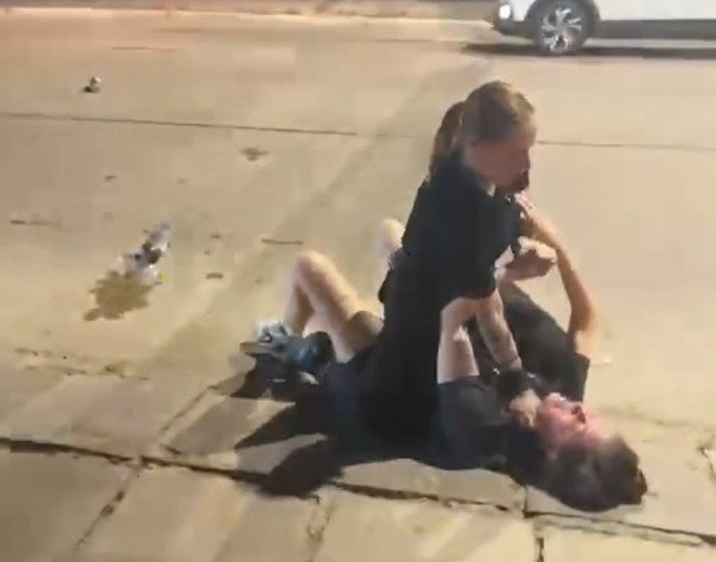 Produtora cultural &eacute; sufocada e recebe chute na cabe&ccedil;a de seguran&ccedil;a de festa em Porto Alegre; caso foi registrado como les&atilde;o leve