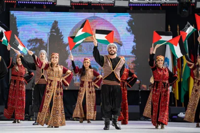 Festival internacional do folclore<!-- NICAID(15384758) -->