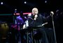 Phil Collins comenta sobre período de luta contra o alcoolismo: "As pessoas estavam indo se despedir de mim"