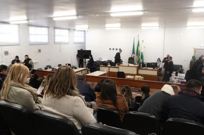 Com protesto da família, júri de acusados por morte de contadora começa em Palmeira das Missões<!-- NICAID(16066935) -->