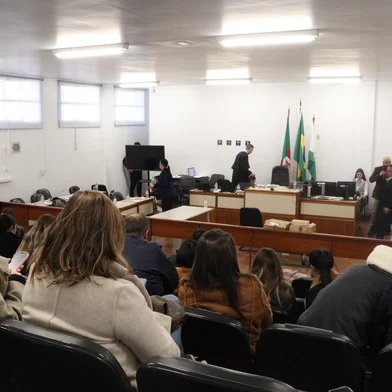 Com protesto da família, júri de acusados por morte de contadora começa em Palmeira das Missões<!-- NICAID(16066935) -->