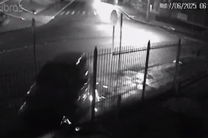 Motorista embriagado invade pátio de casa e tenta quebrar viatura em Passo Fundo<!-- NICAID(16061513) -->