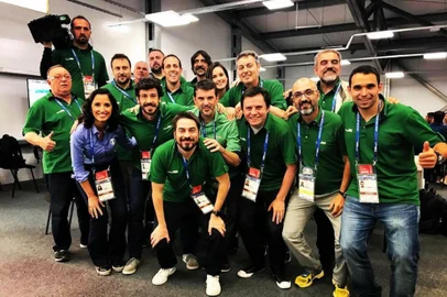 Coluna Luciano Périco, equipe da França<!-- NICAID(15248895) -->