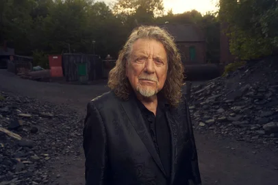 Robert Plant<!-- NICAID(16179105) -->