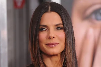 Sandra Bullock, 57 anos, é uma atriz dos Estados Unidos.<!-- NICAID(15010176) -->