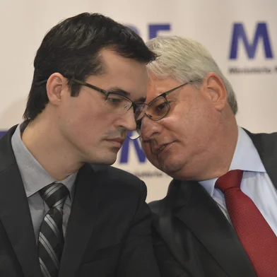 Cerimônia de devolução a Petrobras de valores recuperados pela Operação Lavajato. E/D: Deltan Dallagnol, coordenador da Operação e o procurador Rodrigo Janot (José Cruz/Agência Brasil)<!-- NICAID(15170730) -->