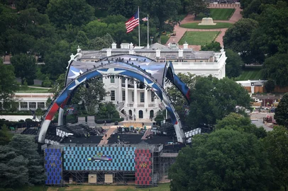 WASHINGTON, DC - JUNE 08: Preparations continue for the Ultimate Fighting Championship Freedom 250 event on the White House South Lawn on June 08, 2026 in Washington, DC. President Donald Trump is hosting a series of fighting matches on the South Lawn on Flag Day and his 80th birthday, June 14, which the White House is calling "a once-in-a-generation celebration of the American fighting spirit."   Win McNamee/Getty Images/AFP (Photo by WIN MCNAMEE / GETTY IMAGES NORTH AMERICA / Getty Images via AFP)<!-- NICAID(16302190) -->