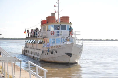 Cisne Branco terá nova atração chamada "Bailanta Sobre as Águas"<!-- NICAID(16232689) -->