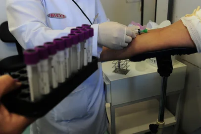 CAXIAS DO SUL, RS, BRASIL, 19/11/2015. Coletas e cadastros para doação de medula óssea foram encerrados nesta segunda-feira no Hemocentro de Caxias do Sul. O motivo é o fato de a cidade ter atingido o teto de 1,6 mil novos cadastros do ano, ainda no mês de outubro. (Porthus Junior/Pioneiro)<!-- NICAID(11831992) -->