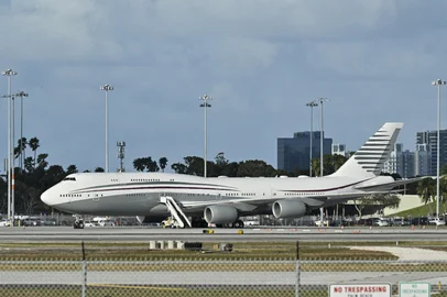 (FILES) In this February 15, 2025 a Qatari Boeing 747 sits on the tarmac of Palm Beach International airport after US President Donald Trump toured the aircraft on February 15, 2025. US Defense Secretary Pete Hegseth has accepted the Boeing 747 that the Gulf emirate of Qatar offered to President Donald Trump for use as Air Force One, the Pentagon said Wednesday. (Photo by ROBERTO SCHMIDT / AFP)<!-- NICAID(16042988) -->