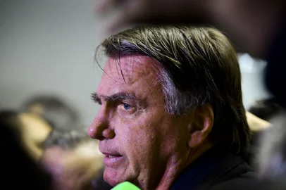 Ex-presidente da RepÃºblica Jair Bolsonaro concede entrevista apÃ³s encontro com senadores do Bloco Vanguarda.A reuniÃ£o marca o inÃ­cio das atividades legislativas e tem como pauta principal a instalaÃ§Ã£o das comissÃµes, alÃ©m de debates sobre temas estratÃ©gicos para a oposiÃ§Ã£o, incluindo a anistia para os manifestantes dos atos de 8 de janeiro, uma das bandeiras defendidas pelos senadores.Foto: Saulo Cruz/AgÃªncia SenadoLocal: BrasÃ­liaIndexador: Saulo CruzFonte: AgÃªncia SenadoFotógrafo: sc<!-- NICAID(15979344) -->