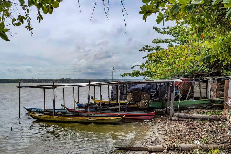 MaceiÃ³, 04/12/2023, Pescadores de MaceiÃ³ enfrentam dificuldades com a interdiÃ§Ã£o da lagoa MundaÃº. RegiÃ£o corre risco de desabamento. Foto: GÃ©sio Passos/AgÃªncia Brasil<!-- NICAID(15616733) -->