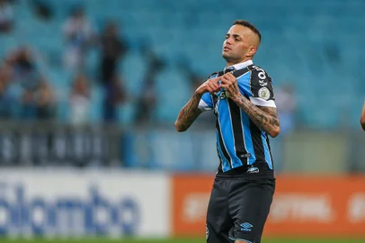 RS - FUTEBOL/CAMPEONATO BRASILEIRO 2019 /GREMIO X AVAI - ESPORTES - Lance da partida entre Gremio e Avaí disputada na noite desta quinta-feira, na Arena do Gremio, em partida válida pela Campeonato Brasileiro 2019. Na imagem: Luan. FOTO: LUCAS UEBEL/GREMIO FBPA<!-- NICAID(14359870) -->