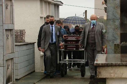 Amigos e familiares se despedem de Adelino Colombo em Farroupilha.<!-- NICAID(14917250) -->