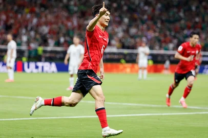 South Korea's midfielder #06 Hwang In-beom celebrates scoring his team's first goal during the 2026 World Cup Group A football match between South Korea and the Czech Republic at the Guadalajara Stadium in Zapopan on June 11, 2026. (Photo by Ulises RUIZ / AFP)<!-- NICAID(16304896) -->
