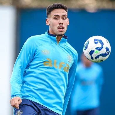 Treino do Grêmio no CT Luiz Carvalho. Na foto, o meio-campista peruano Erick Noriega.<!-- NICAID(16113093) -->